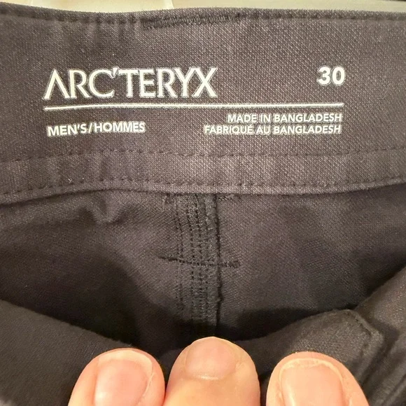 Arc'teryx Men's Black Pants — Size 30 Waist - Picture 3 of 11